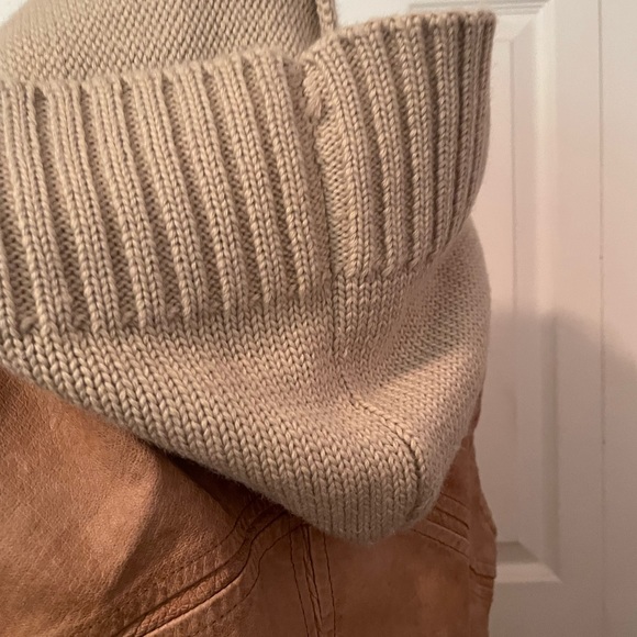 Jackett Brand Leather Vest with removable Sweater Hood - Picture 4 of 13